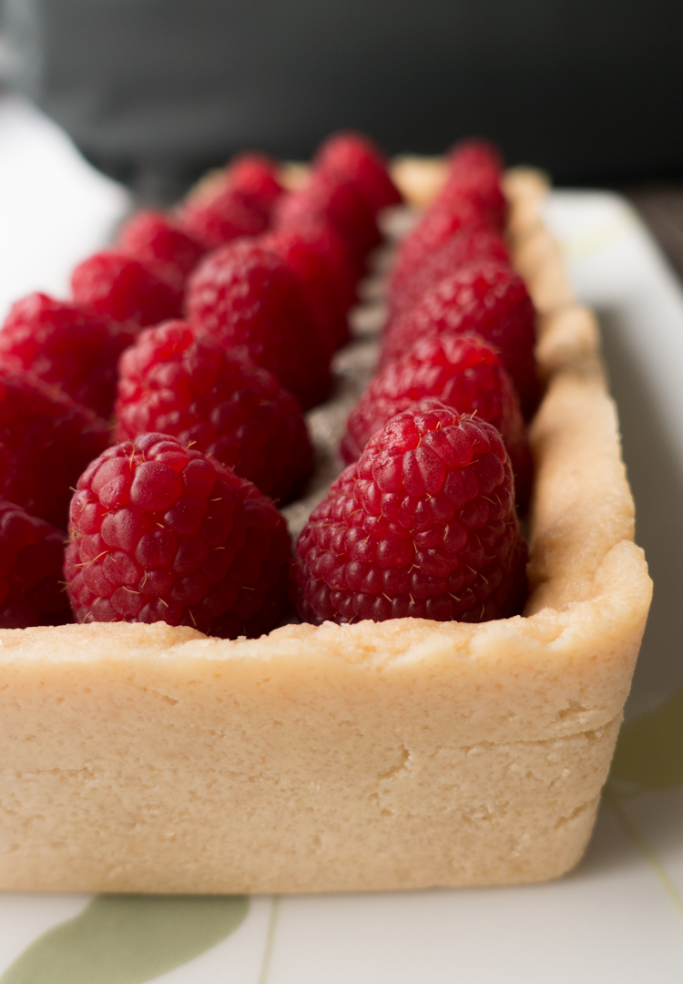 Tarte crue aux framboises et matcha (1/3)