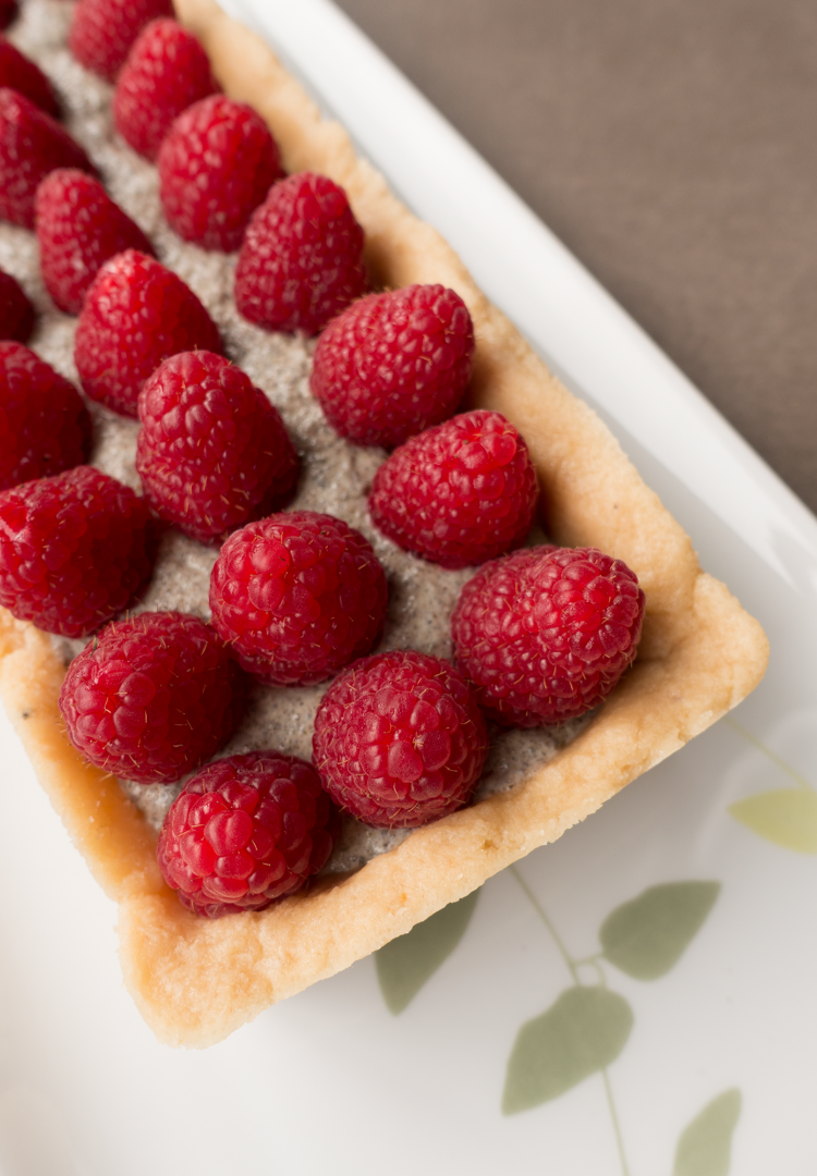 Tarte crue aux framboises et matcha (2/3)